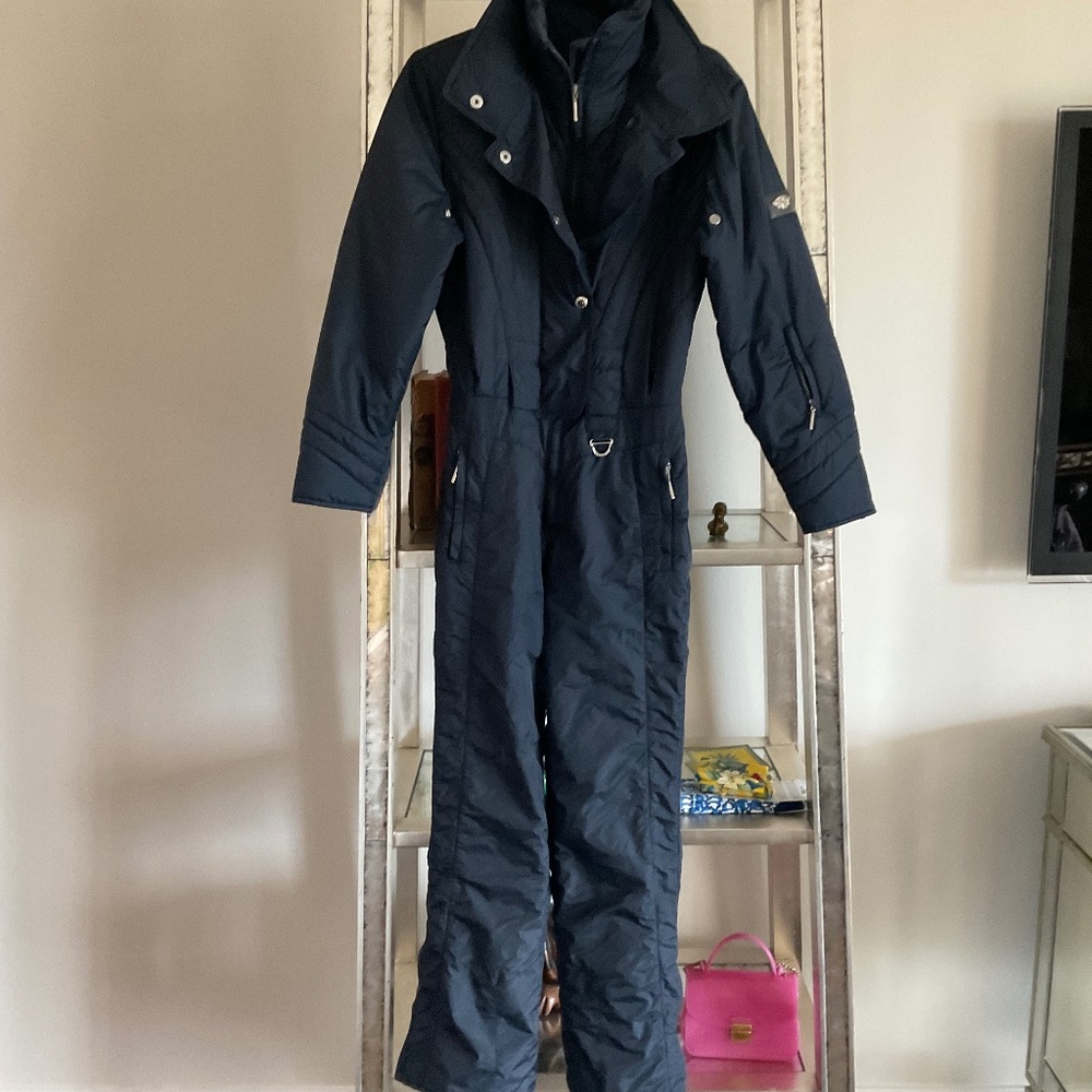 Women’s EMMEGI like new blue skit suit